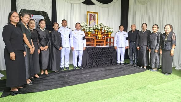 พิธีน้อมถวายความอาลัย พระผู้เสด็จสู่สวรรคาลัยเบื้องหน้าพระฉายาลัก